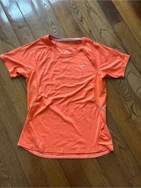 Nike fitted athletic t-shirt / top